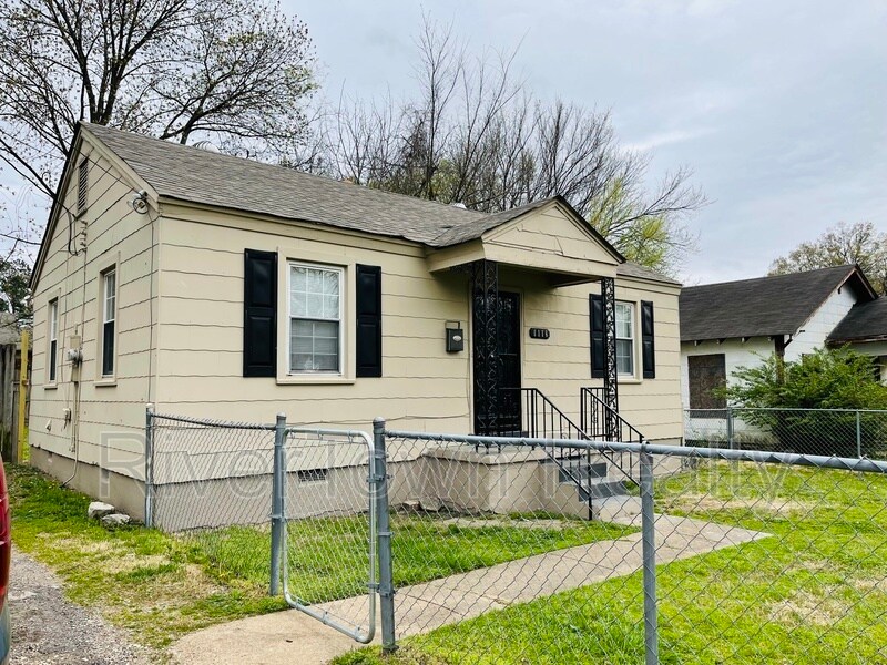 Primary Photo - 1116 N Holmes St