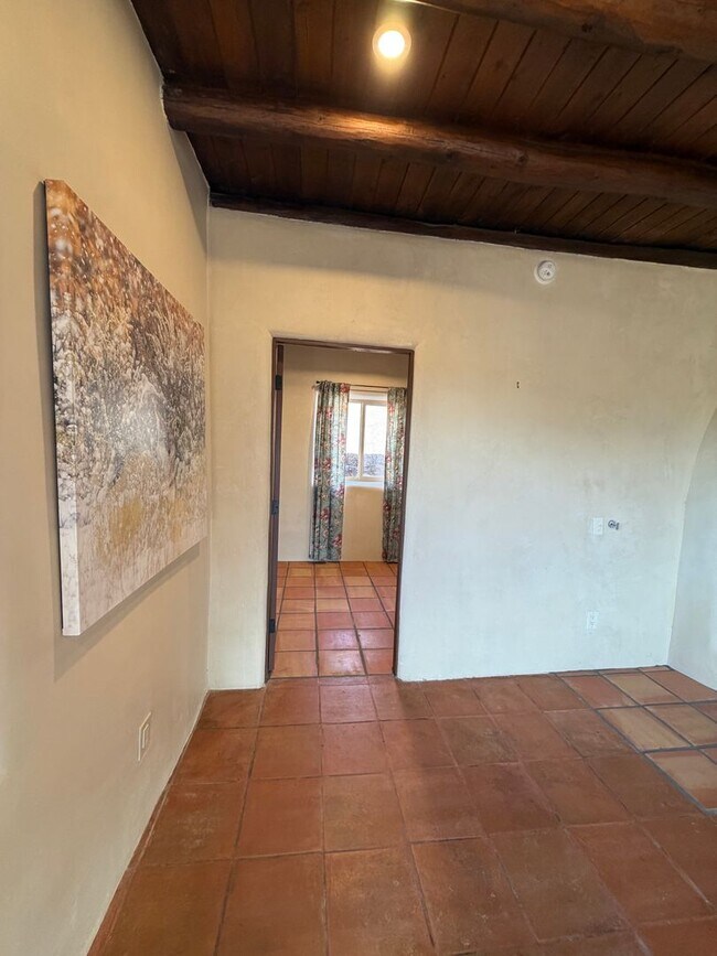 Foto del edificio - 152 Lorenzo Rd