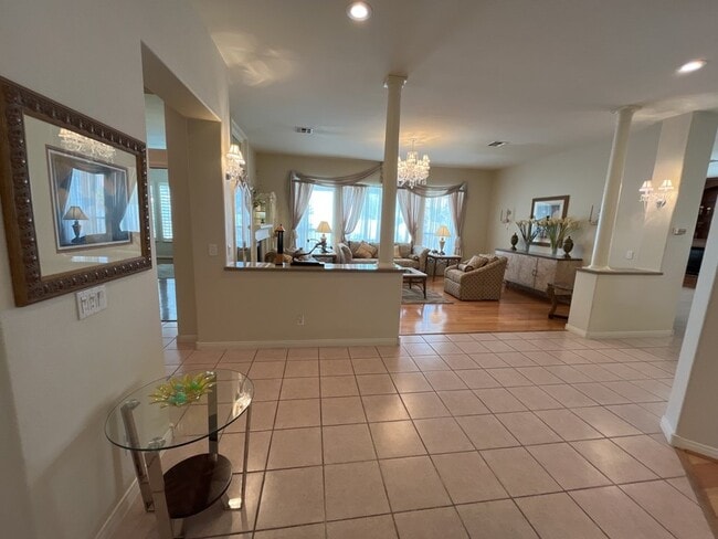 Building Photo - Beautiful 3 bedroom home with pool located in Castle Gate Community