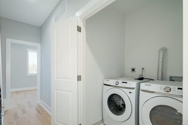 Photo - 2336 N Mascher St Townhome