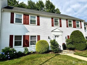 Building Photo - 242 Marblehead Ln