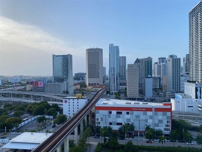 Foto del edificio - 90 SW 3rd St