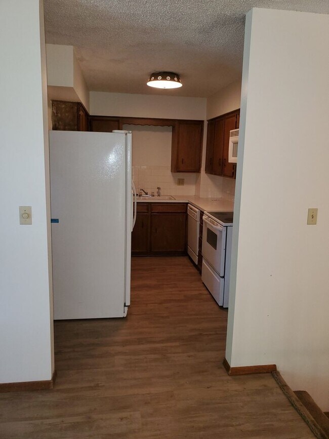 Foto del edificio - 1230 N Edwards