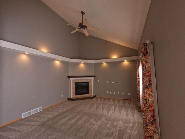 Building Photo - 1427 Painted Desert Ct