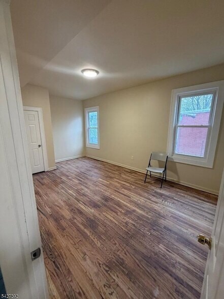 Foto del edificio - 151-151 Scheerer Ave