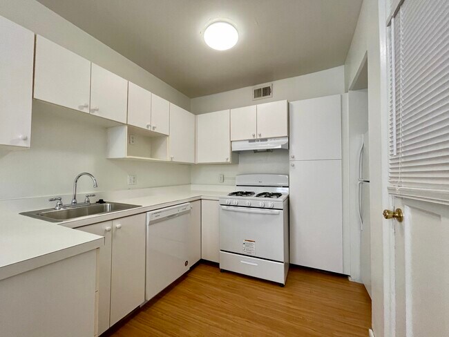 Foto del edificio - 6238 Southwood Ave