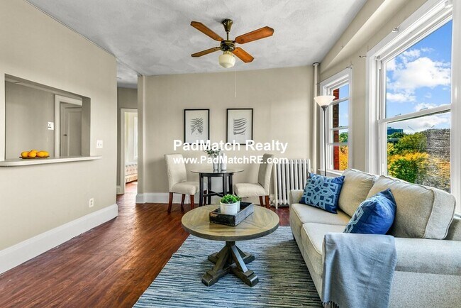 Living room - 100 Saint Marys St