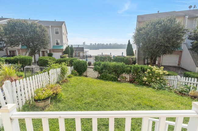 Foto del edificio - 66 Bergen Ridge Rd