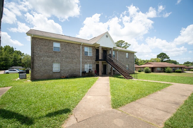 Building Photo - Hillcrest Estates