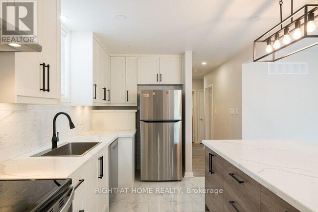 Building Photo - 6 Bellvare Crescent