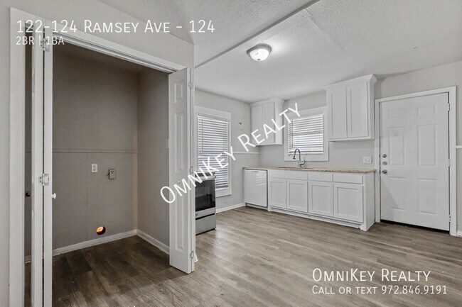 Building Photo - 122-124 Ramsey Ave-124