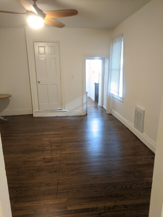 Sala de estar - 814 Ferry St