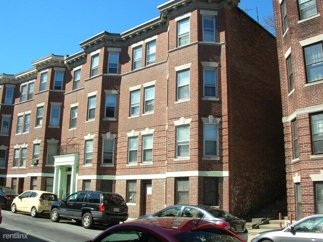 Foto del edificio - 5 br, 2 bath Triplex - 6 Lothian Rd 2