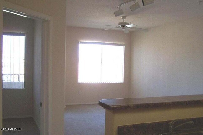 Foto del edificio - 18416 N Cave Creek Rd