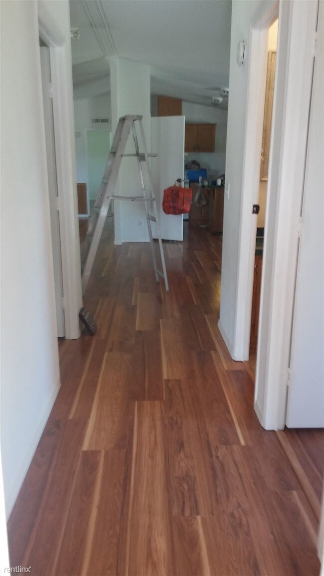 Building Photo - 30 S Wherry Ln