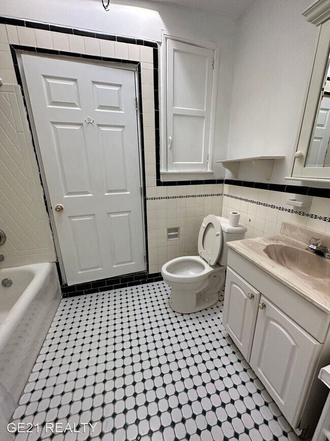 Building Photo - 2 br, 1.5 bath House - 4237 Cottman Ave