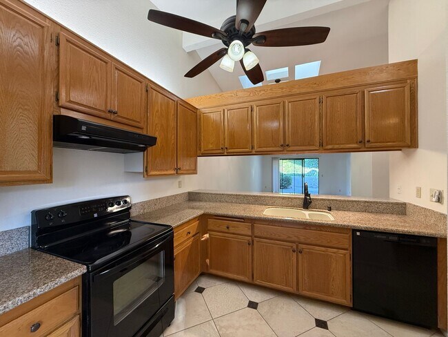 Foto del edificio - Lovely 2B/2BA Condo in 55+ Community w/Attached Garage & 2 Private Patios!