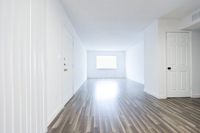 Foto del edificio - Adar at Golden Gate