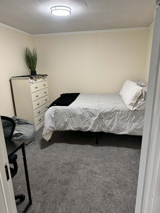 Building Photo - 1005 NE Duncan Ln