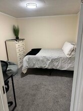 Building Photo - 1005 NE Duncan Ln