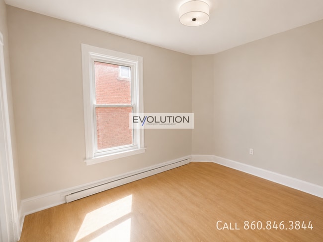 Building Photo - 906-908 Park St-2W