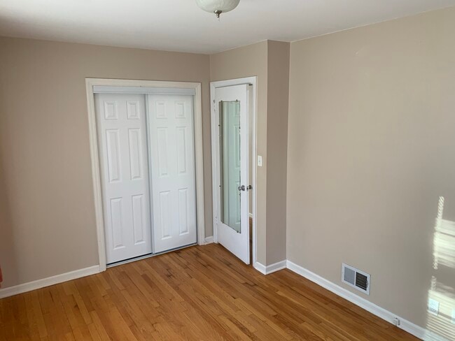 Building Photo - 8212 W 88th St
