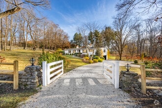 Building Photo - 1001 Hulls Farm Rd