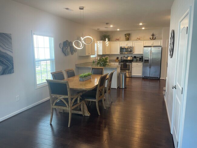 Dining Area - 130 Roudabush Dr NW