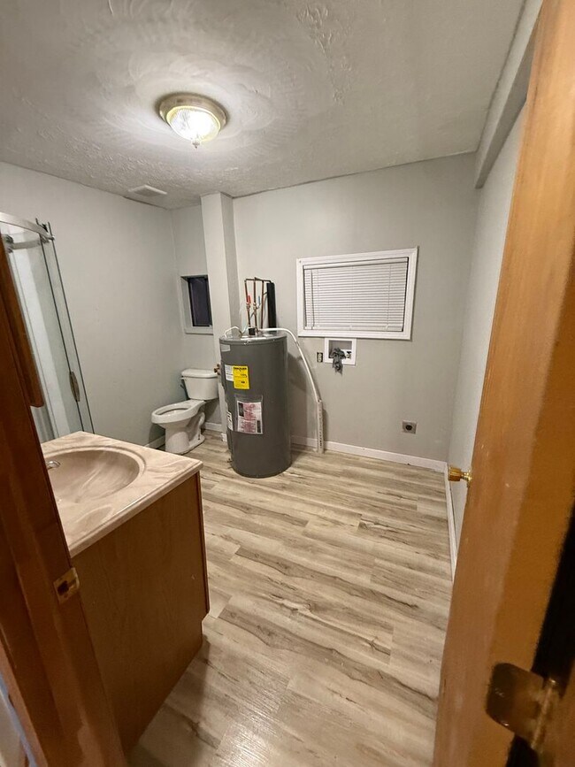 Foto del edificio - Three Bedroom Two Bath Home in Huntington