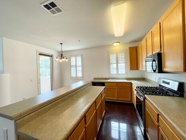 Building Photo - 3 Bedroom 3 Bath Condo Aurora Del Sol