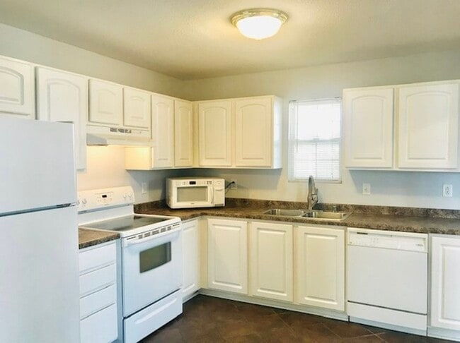 Foto del edificio - 106 Chesterfield Ct