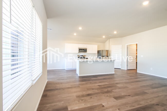 Building Photo - 1100 W Lawton Rd