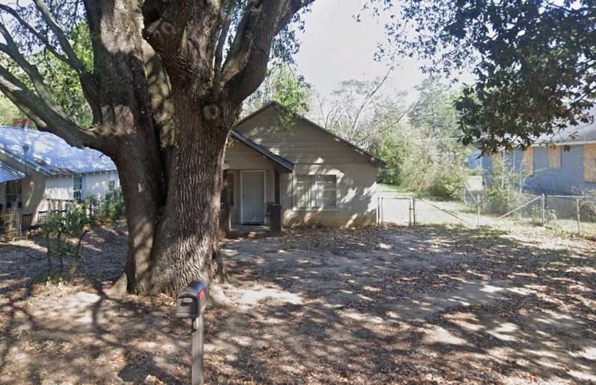 Building Photo - 821 Corn Ave