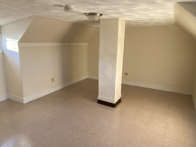 Building Photo - 131 Farnham St