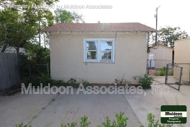 Foto del edificio - 2417 E Evans Ave