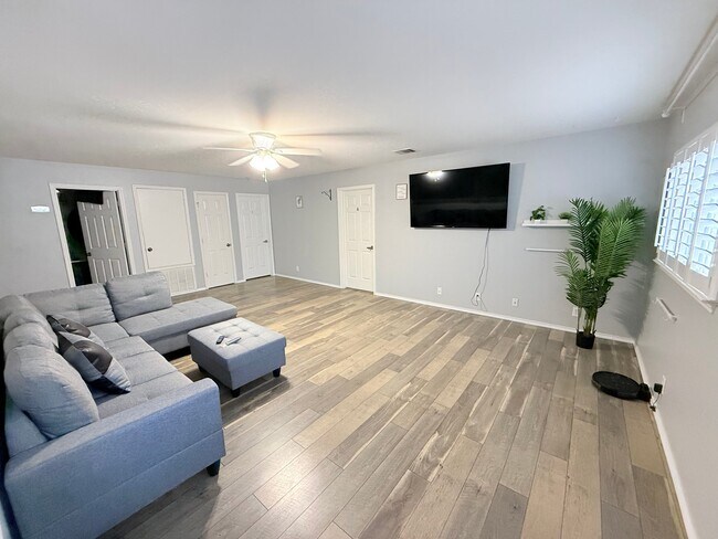 Foto del edificio - 1712 Creek Knoll