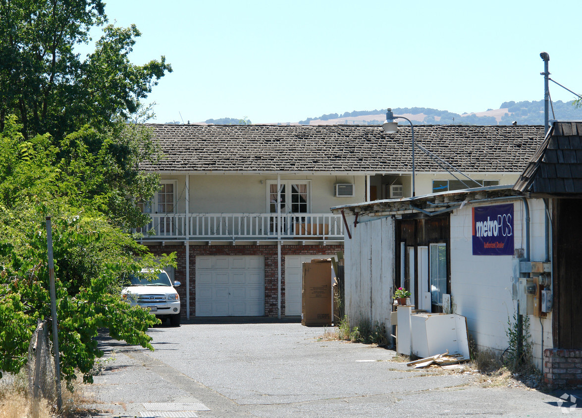 Foto principal - 18466-18470 Highway 12