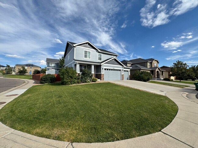 Building Photo - Beautiful spacious home in a lovely quiet ...