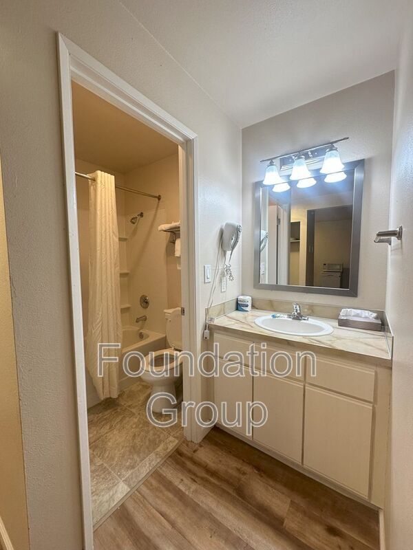 Foto del edificio - 400 10th Ave