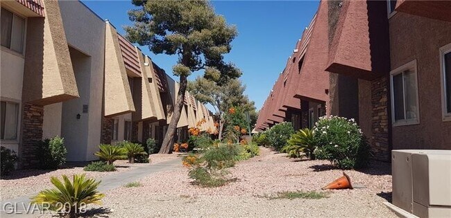 Building Photo - NICE 2 BEDROOM UNIT IN A GUARD-GATED COMMU...