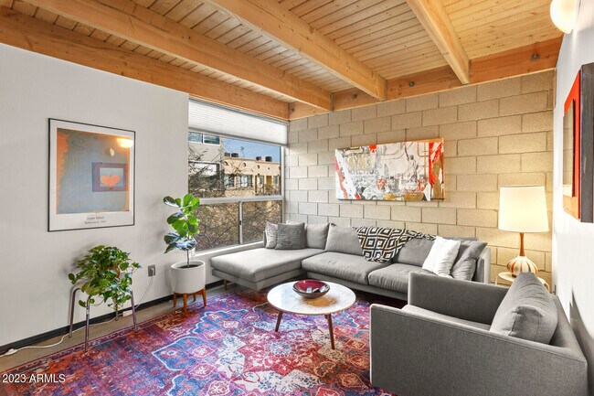 Foto del edificio - 537 E Willetta St