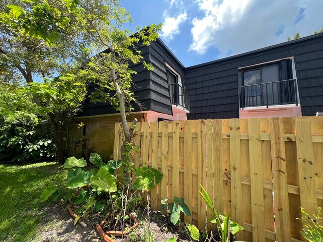 Foto del edificio - 134 Woodland Rd
