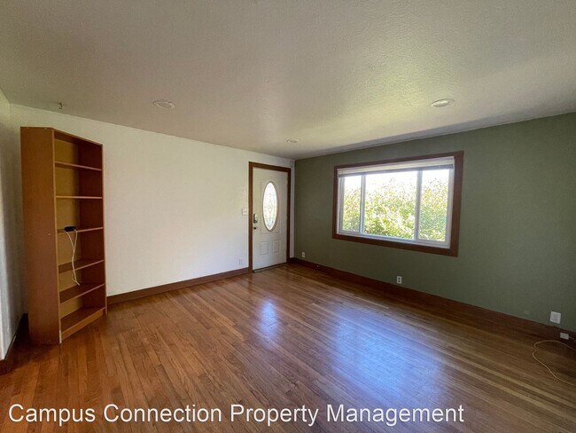 Building Photo - 4 br, 1 bath House - 930 W 24th