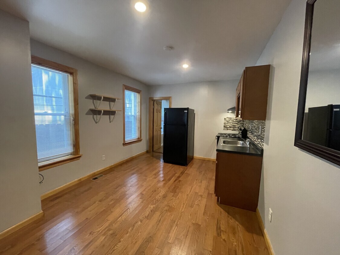 Foto principal - 329 N Preston St