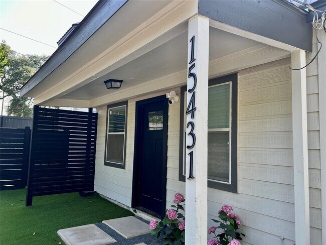 Foto del edificio - 15431 Stroup Cir