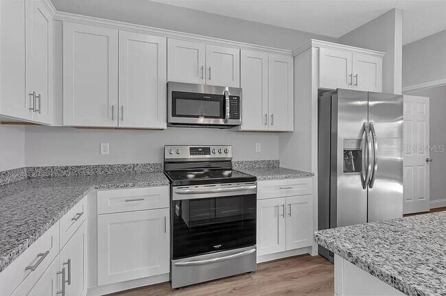 Foto del edificio - 6006 SW 154th Place Rd