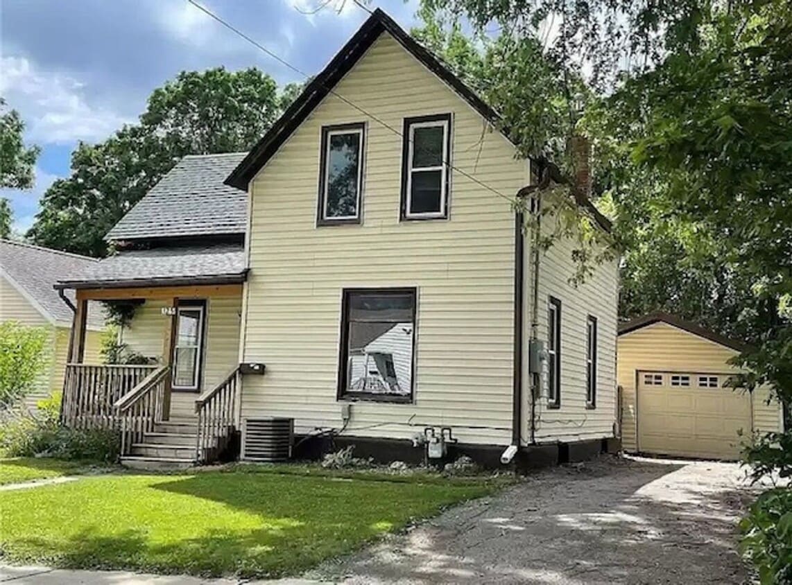 Foto principal - 3 Bed 2 Bath Single Family Home
