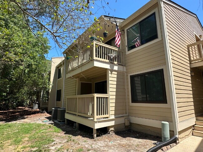 Foto del edificio - Two Bedroom Renovated South End Condo (Palmetto Bay Villas)!