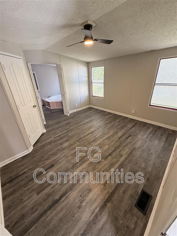 Foto del edificio - 3160 Dunn St