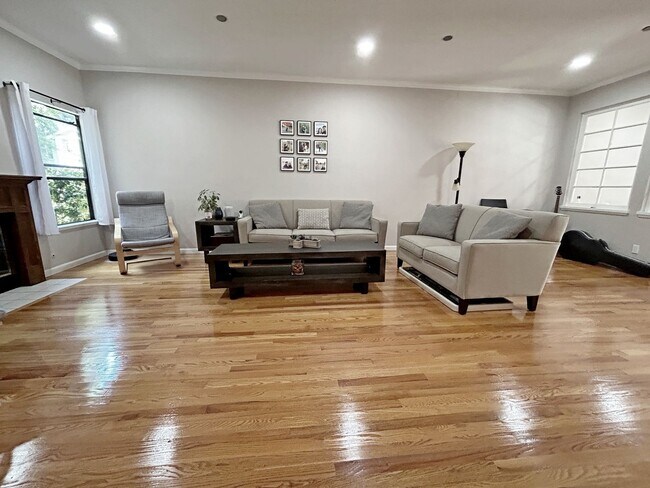 Building Photo - Quiet remodeled townhouse near Sunnyvale a...